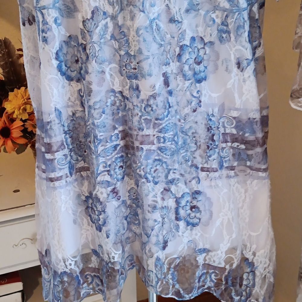 Bundle of TWO Roz & Ali Dressy Tops - Picture 12 of 16